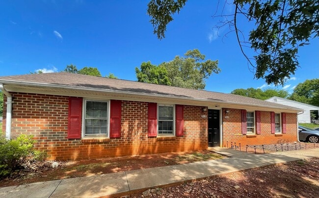 property at 913 Grand Arbre Dr