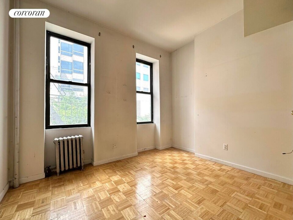 424 E 66th St in New York, NY - Building Photo