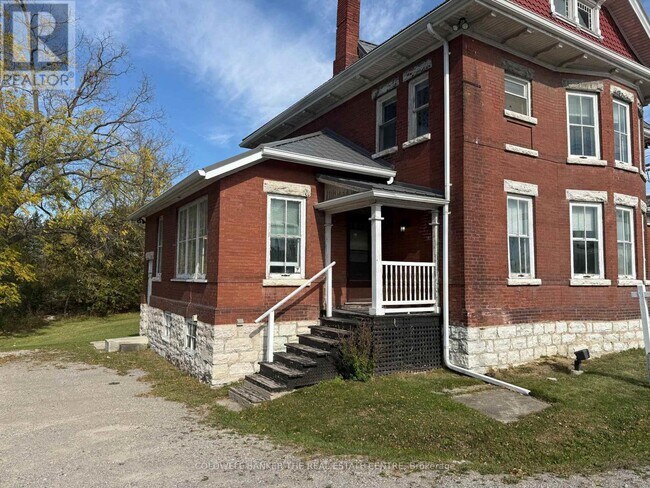 415 Davis Dr in Newmarket, ON - Building Photo - Building Photo