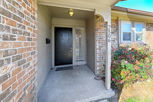 2506 Oak Leaf Dr in Arlington, TX - Building Photo - Building Photo