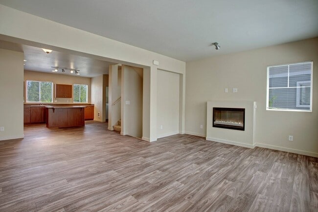 Brookstone at Edgewater Townhomes in Puyallup, WA - Building Photo - Building Photo