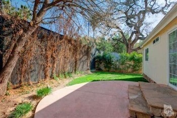 420 S Montgomery St in Ojai, CA - Foto de edificio - Building Photo