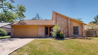2812 Adrienne Dr in College Station, TX - Building Photo