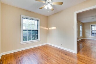 1011 E 49th St in Austin, TX - Foto de edificio - Building Photo