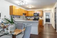 Withington Apartments* in Jackson, MI - Foto de edificio - Interior Photo