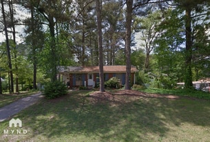 7094 Chappell Cir NW in Atlanta, GA - Building Photo