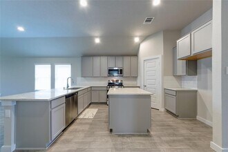 5630 Silverleaf Oak Ln in Houston, TX - Building Photo - Building Photo