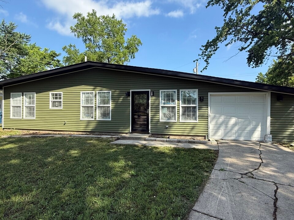 744 E 48th Pl in Gary, IN - Building Photo