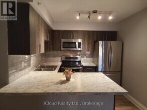 1450 Bishops Gate in Oakville, ON - Building Photo - Building Photo