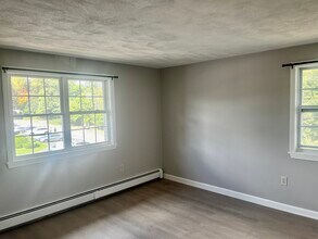 2 Karen Cir, Unit 17 in Billerica, MA - Building Photo - Building Photo