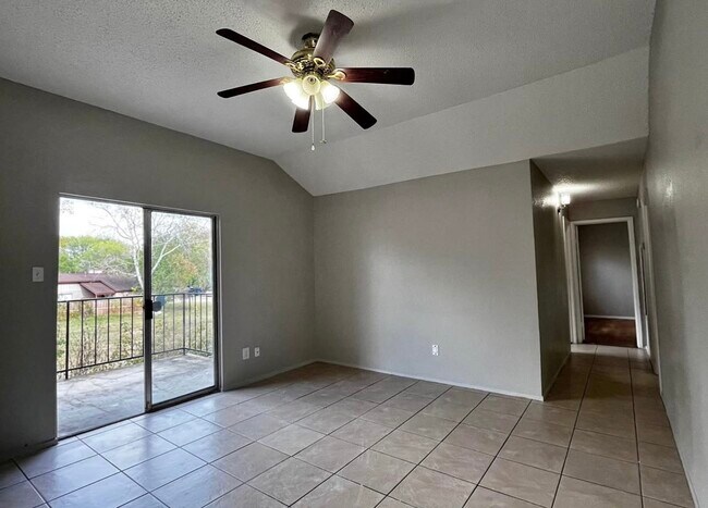 12118 W Bellfort Ave in Stafford, TX - Building Photo - Building Photo