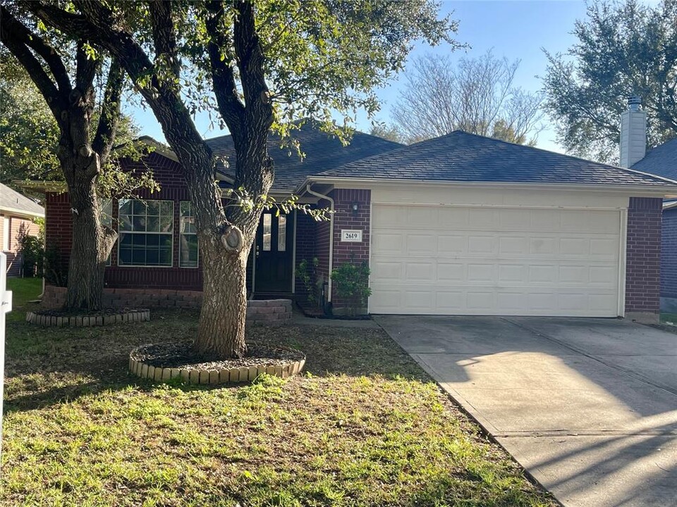 2619 Falling Forest Ct in Richmond, TX - Building Photo