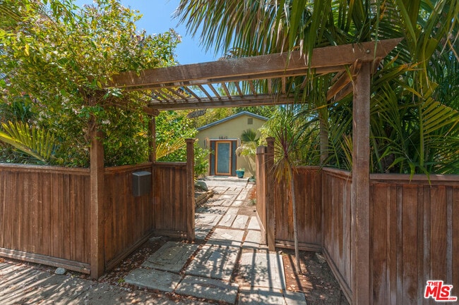 property at 3617 Maplewood Ave