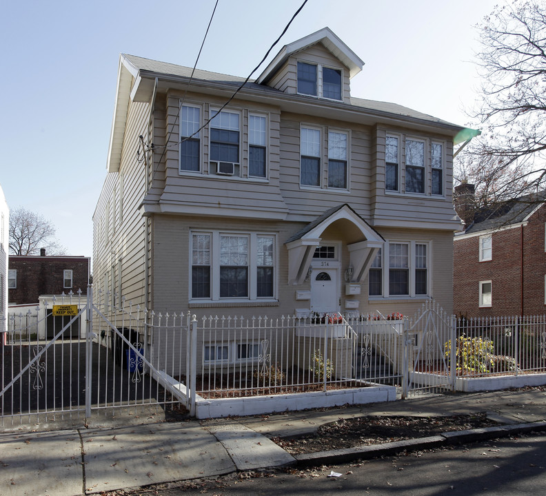 374 Schley St in Newark, NJ - Foto de edificio