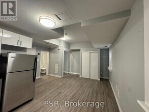 205-205 Gerrard St E in Toronto, ON - Building Photo - Building Photo