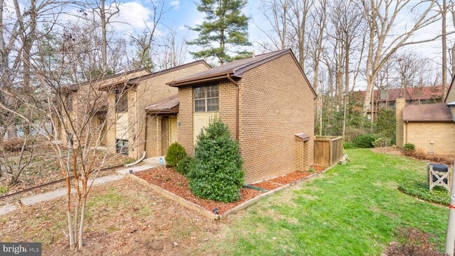 2017 Headlands Cir in Reston, VA - Building Photo - Building Photo