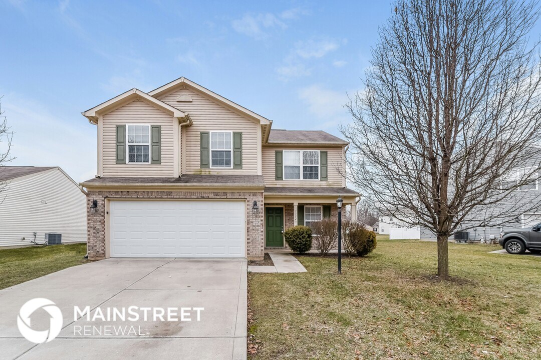 11543 Brook Bay Ln in Indianapolis, IN - Building Photo
