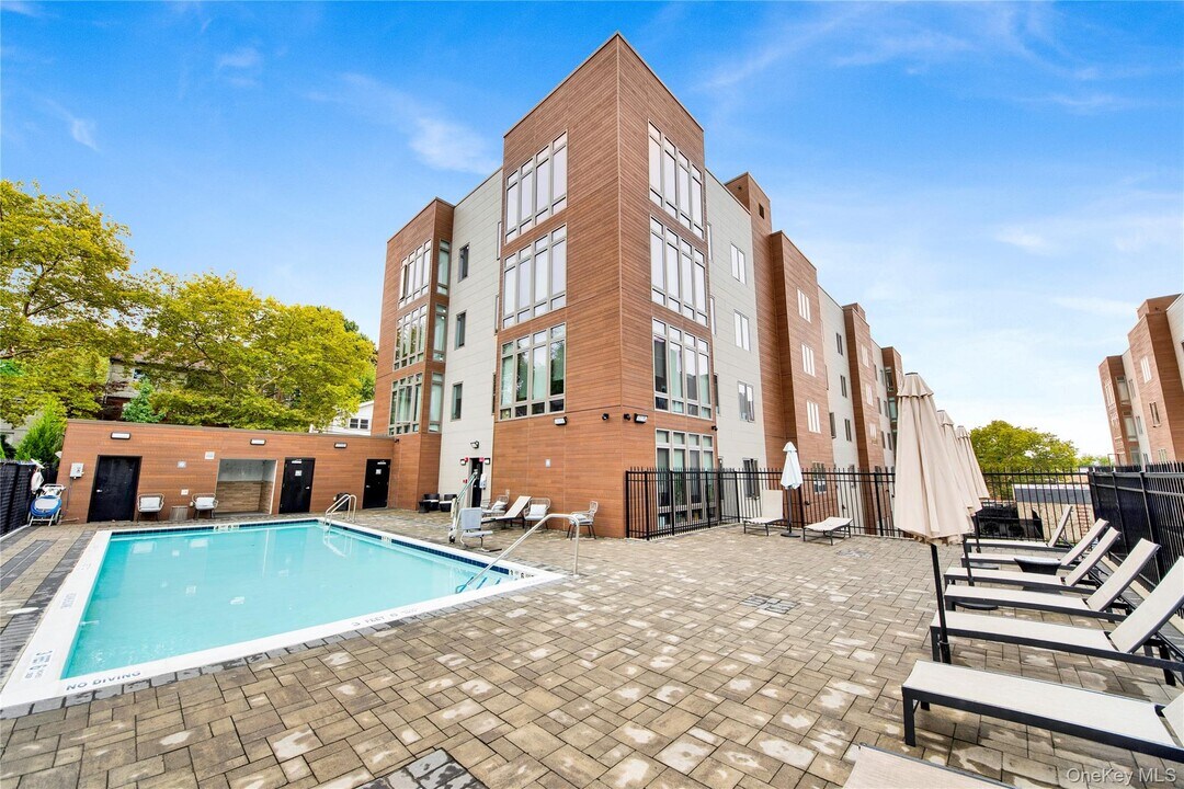 515 N MacQuesten Pkwy in Mount Vernon, NY - Building Photo