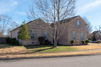 421 Essex Park Cir in Franklin, TN - Building Photo - Building Photo