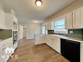 204 Moon Cir in Hueytown, AL - Building Photo - Building Photo