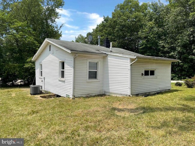 9003 Smiths Bend Rd in Fredericksburg, VA - Building Photo - Building Photo