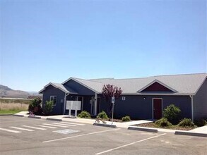 806 Shumway Rd in Omak, WA - Building Photo - Building Photo