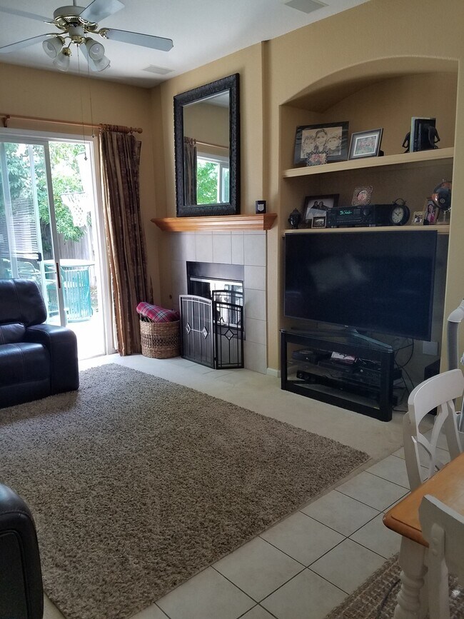 2597 Maybrook Dr in Sacramento, CA - Building Photo - Building Photo