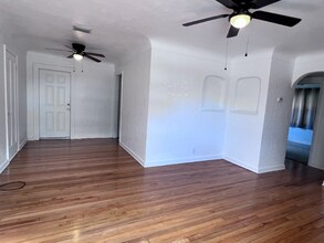 2179 22nd Ave N in St. Petersburg, FL - Foto de edificio - Building Photo