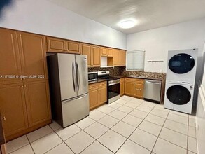 7340 SW 63rd Ct in South Miami, FL - Building Photo - Building Photo