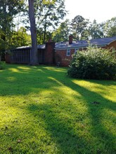 1444 Simmons St in Newton, NC - Foto de edificio - Building Photo