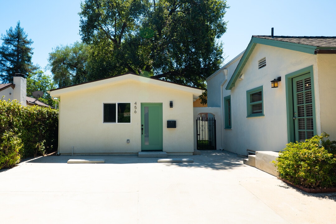 456 Atchison St in Pasadena, CA - Building Photo