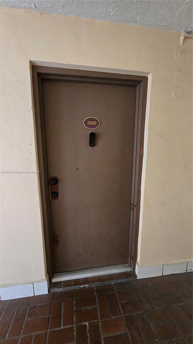 9400 W Flagler St in Miami, FL - Building Photo - Building Photo
