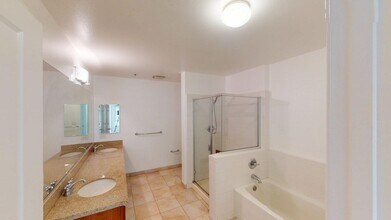 423 7th St, Unit 315 in Oakland, CA - Foto de edificio - Building Photo