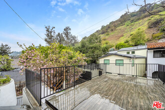 9848 Portola Dr in Beverly Hills, CA - Building Photo - Building Photo