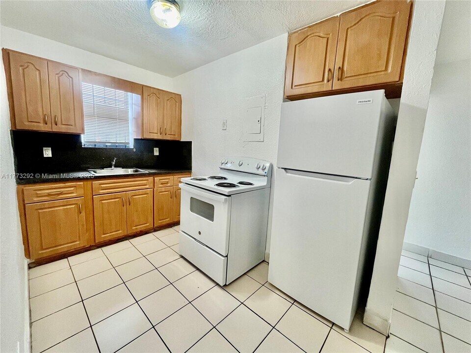 701 NW 7th Ave in Hallandale Beach, FL - Building Photo