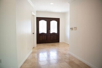 5200 Valley Circle Blvd in Los Angeles, CA - Building Photo - Building Photo