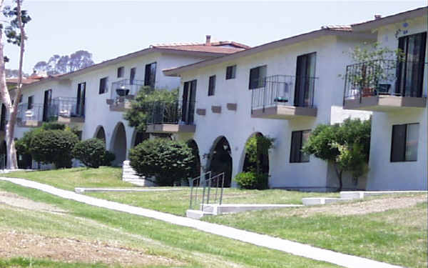 Parkside Villa Apartments in Oceanside, CA - Foto de edificio - Building Photo