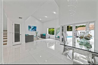 20051 NW 64th Pl in Hialeah, FL - Building Photo - Building Photo
