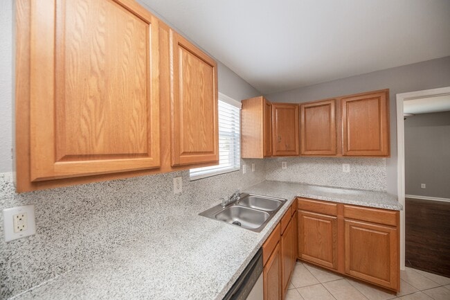 1631 Dove Run in Brookshire, TX - Building Photo - Building Photo