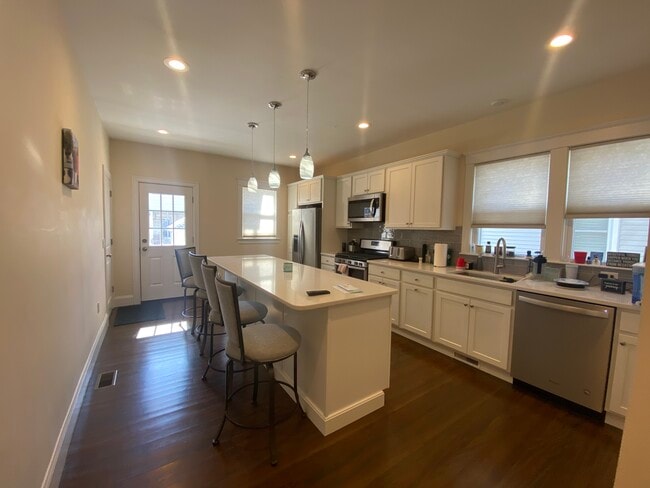 31 Bowen Ave in Medford, MA - Foto de edificio - Building Photo