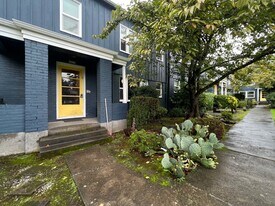 5217 E Burnside St in Portland, OR - Building Photo
