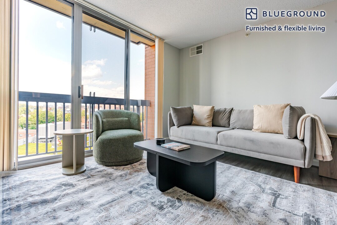 4835 Cordell Ave in Bethesda, MD - Building Photo
