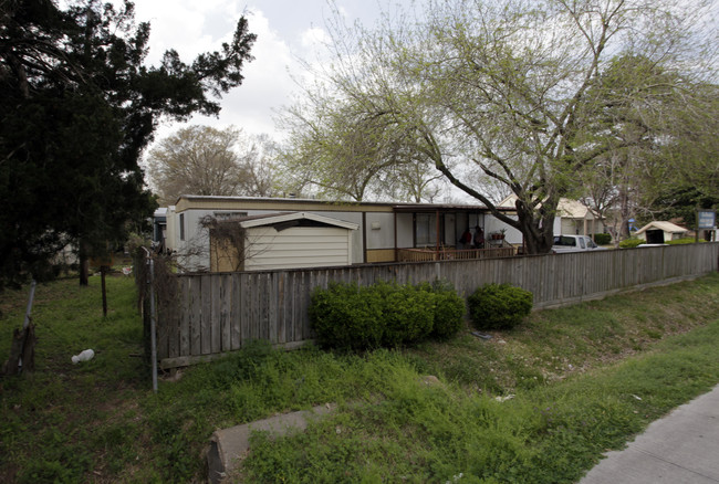 Candlewick Mobile Home Park in Houston, TX - Building Photo - Building Photo