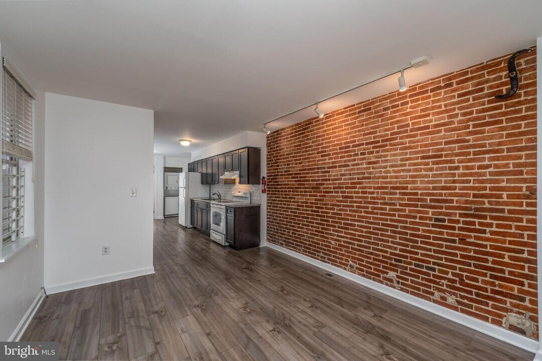 919 S Hanover St Photo