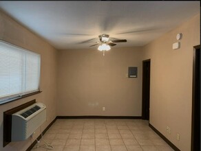 226 Cherry St in Levelland, TX - Building Photo - Building Photo