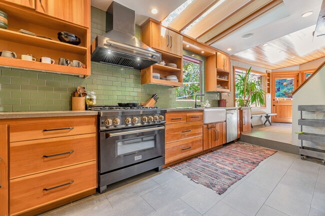 286 Marion Ave in Mill Valley, CA - Foto de edificio - Building Photo