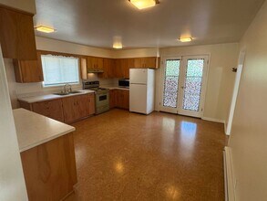 557 W 16th Ave in Eugene, OR - Building Photo - Building Photo