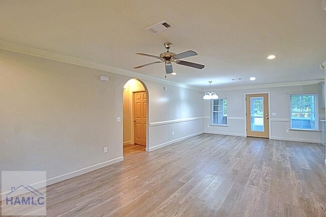 5781 E Oglethorpe Hwy in Midway, GA - Foto de edificio - Building Photo