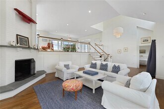 21 Ocean Heights Rd in Newport, RI - Building Photo - Building Photo