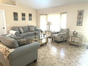 8555 102nd Ave in Vero Beach, FL - Foto de edificio - Building Photo